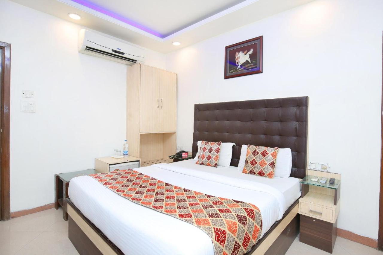 Oyo 14555 Kay Aar Regency Hotel 3*