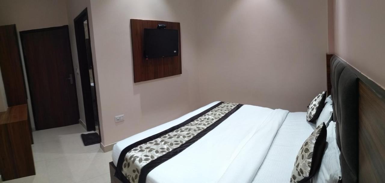 Anchit - Walking Distance To Golden Temple