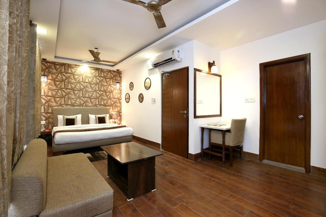 Oyo 9854 Highland Hotel