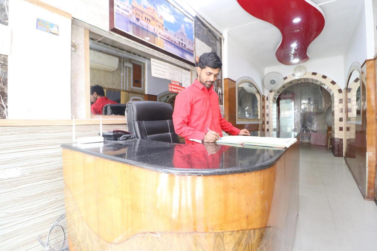 Oyo 30274 Temple Hotel