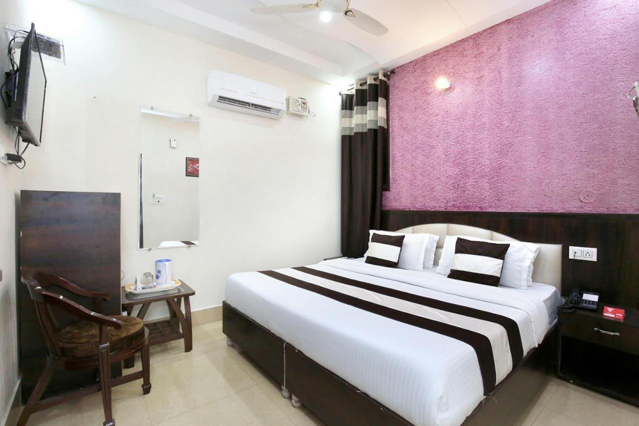 Oyo 9593 J S Regency Hotel 3*