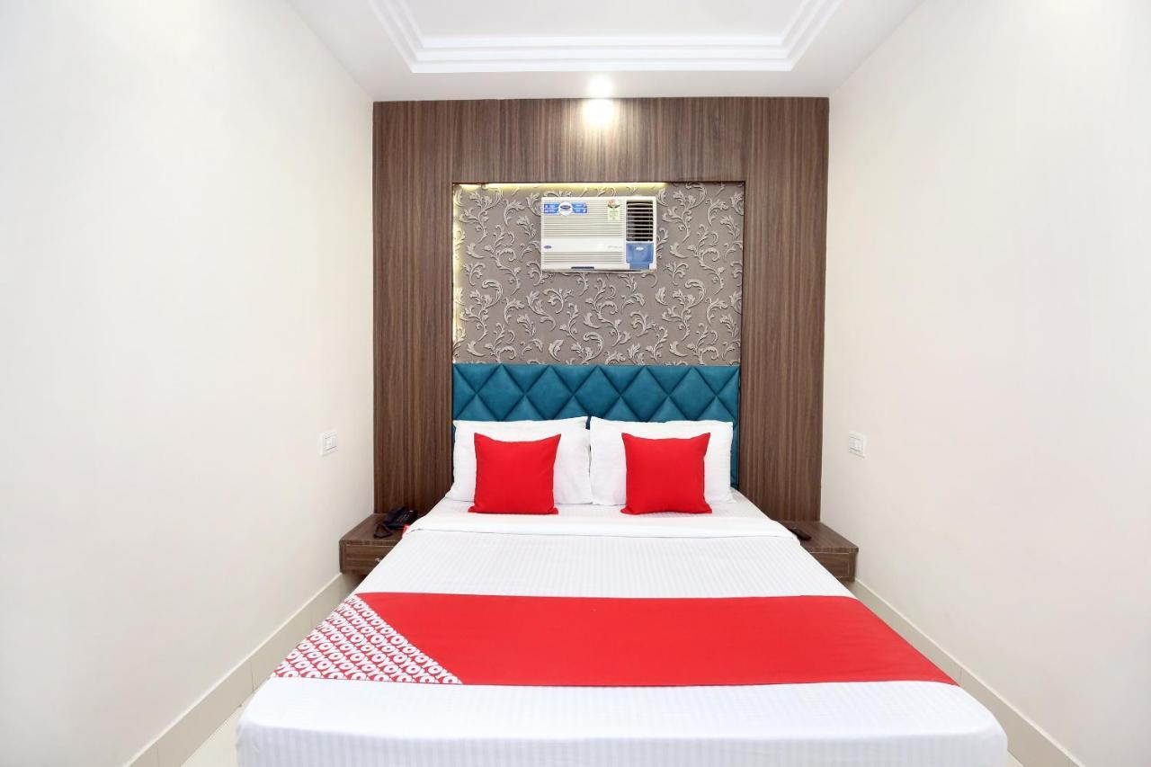Oyo 12354 Sangreela Hotel 3*