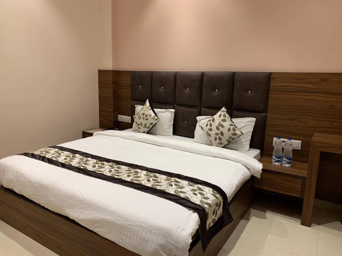 Anchit - Walking Distance To Golden Temple 3*