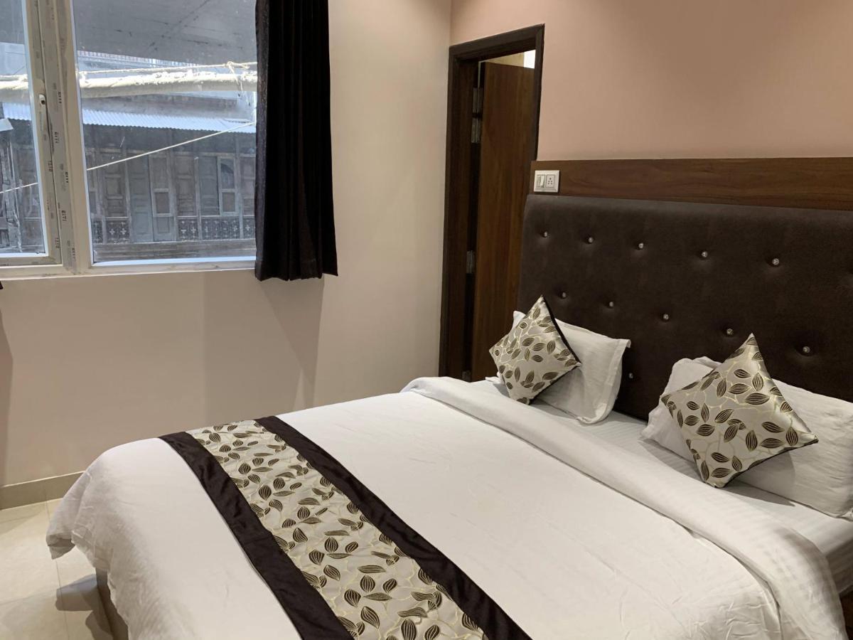 Anchit - Walking Distance To Golden Temple 3*