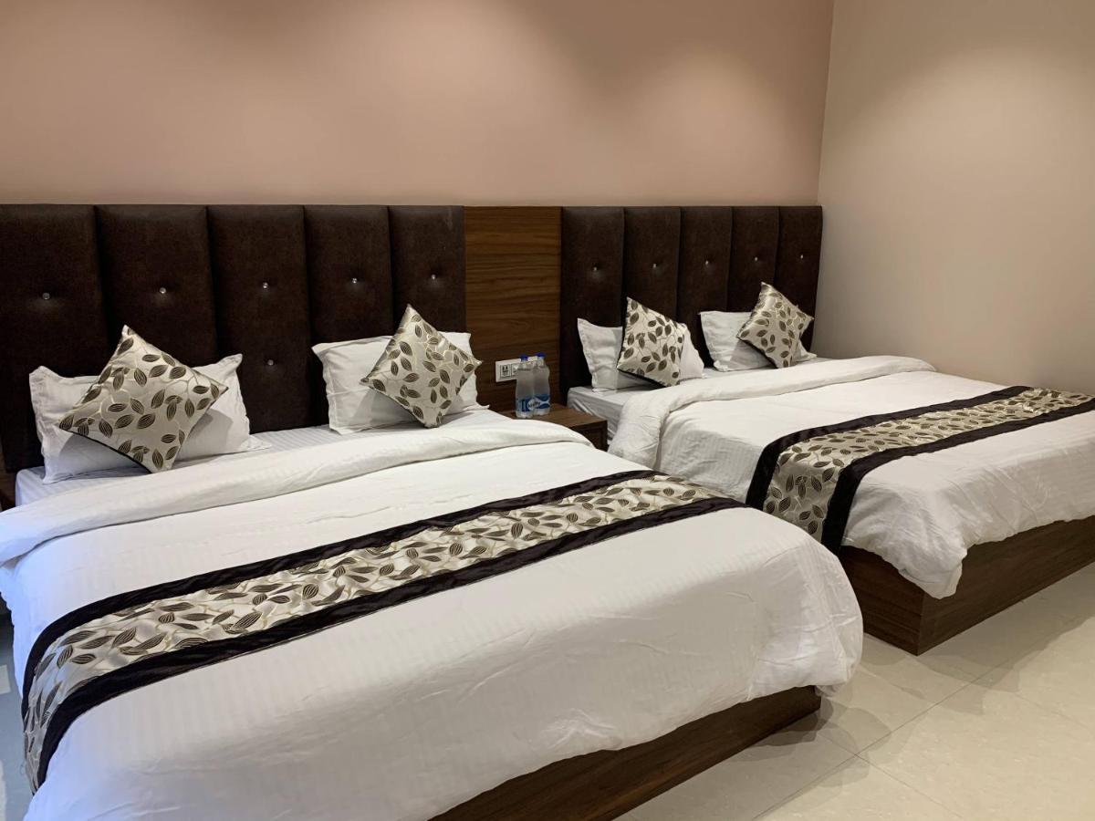 Anchit - Walking Distance To Golden Temple 3*