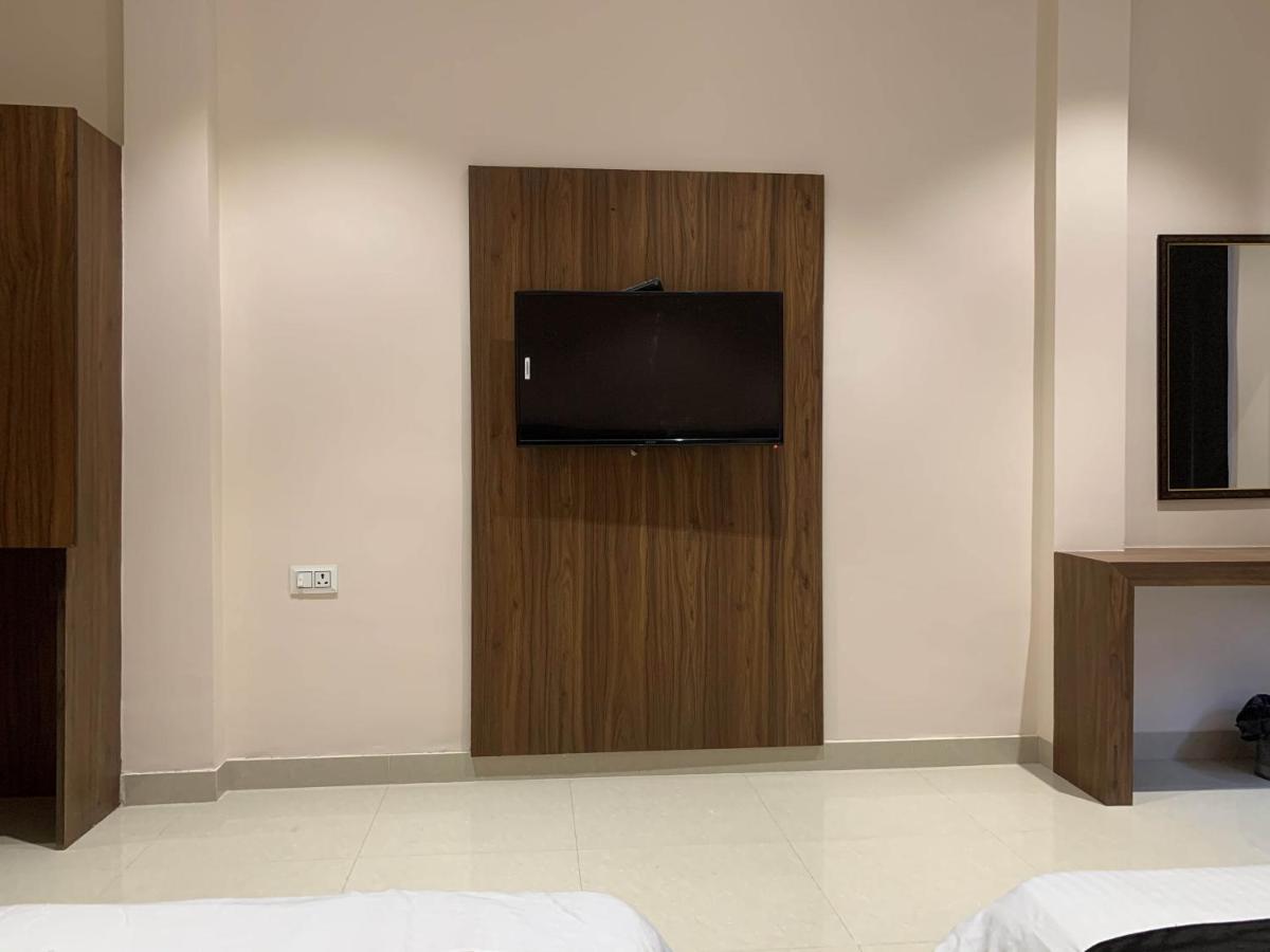 Anchit - Walking Distance To Golden Temple Hotel