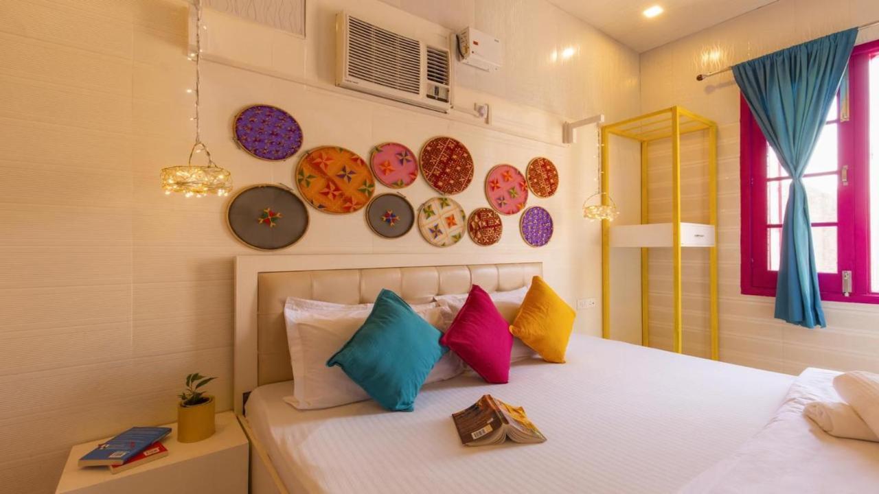 Hostel Madpackers Bunks, Rooms, & Community