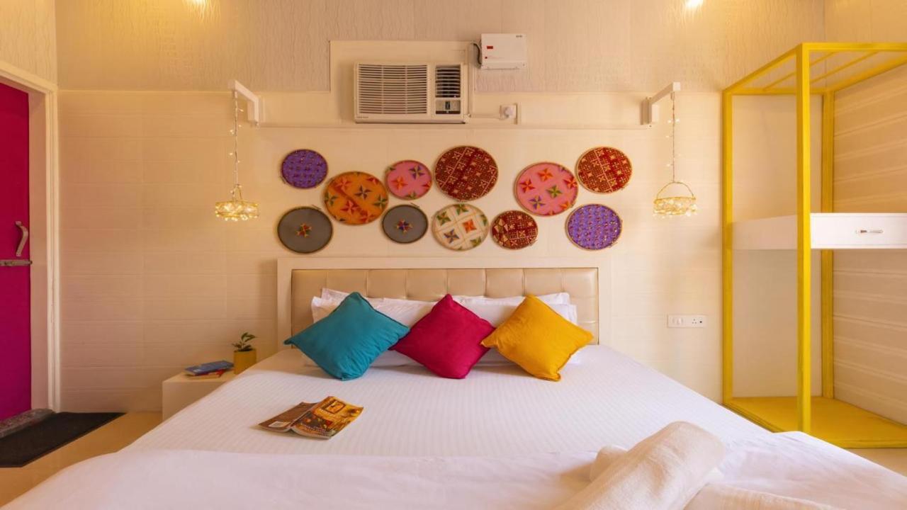 Madpackers Bunks, Rooms, & Community Hostel