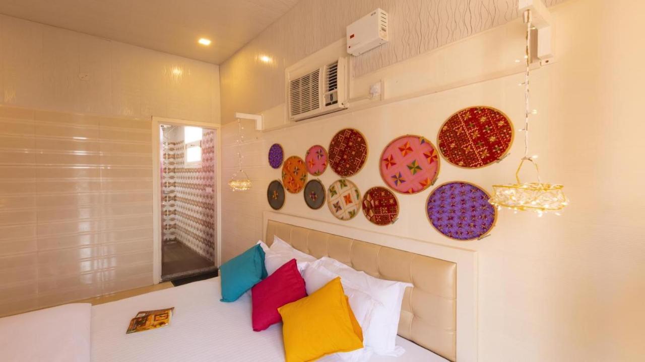 Hostel Madpackers Bunks, Rooms, & Community *