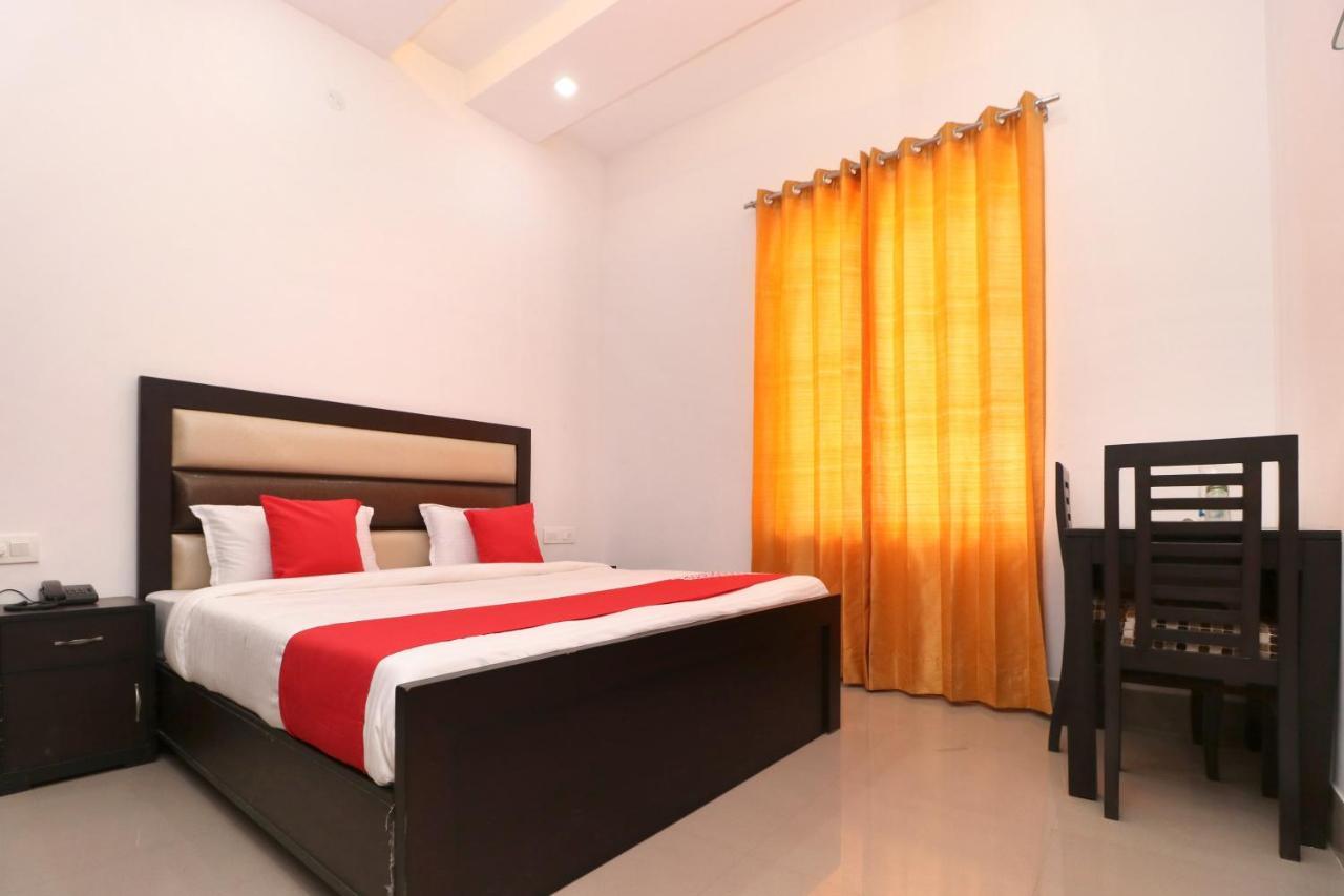 Hotel Oyo 23235 Roopmahal & Restaurant Amritsar