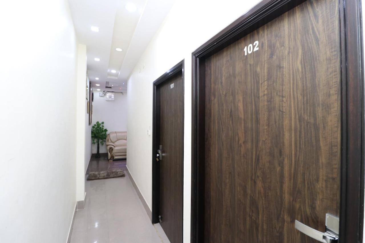 Oyo 23235 Roopmahal & Restaurant Hotel Amritsar