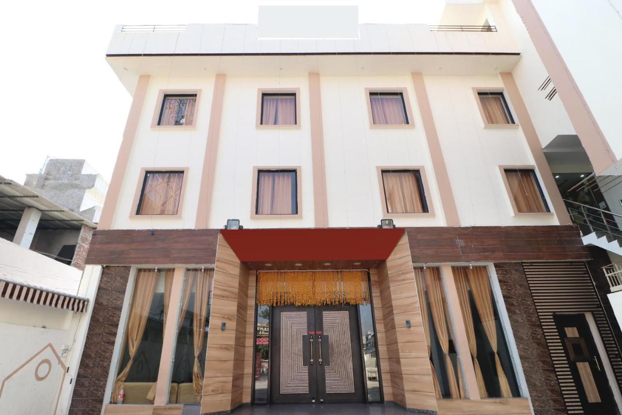 Hotel Oyo 23235 Roopmahal & Restaurant 3*