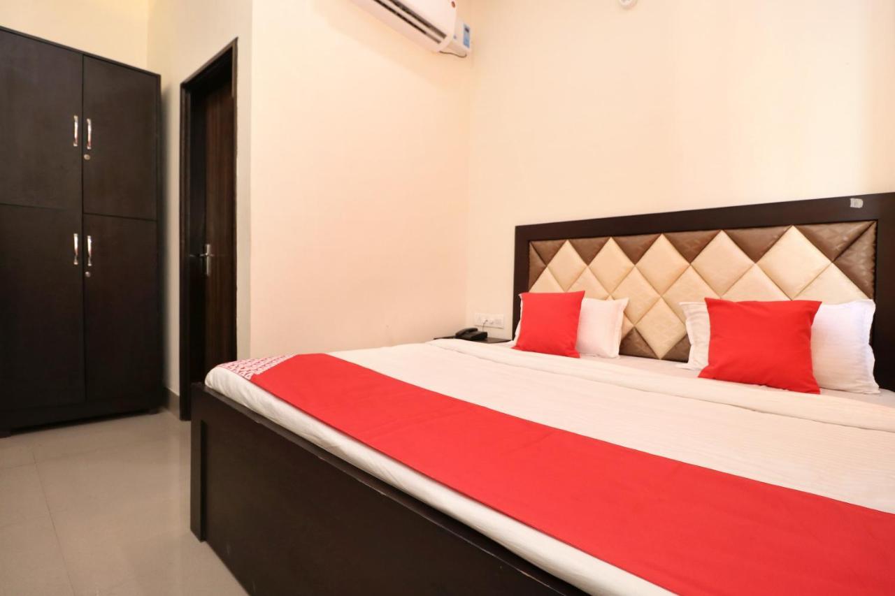 Oyo 23235 Roopmahal & Restaurant Amritsar