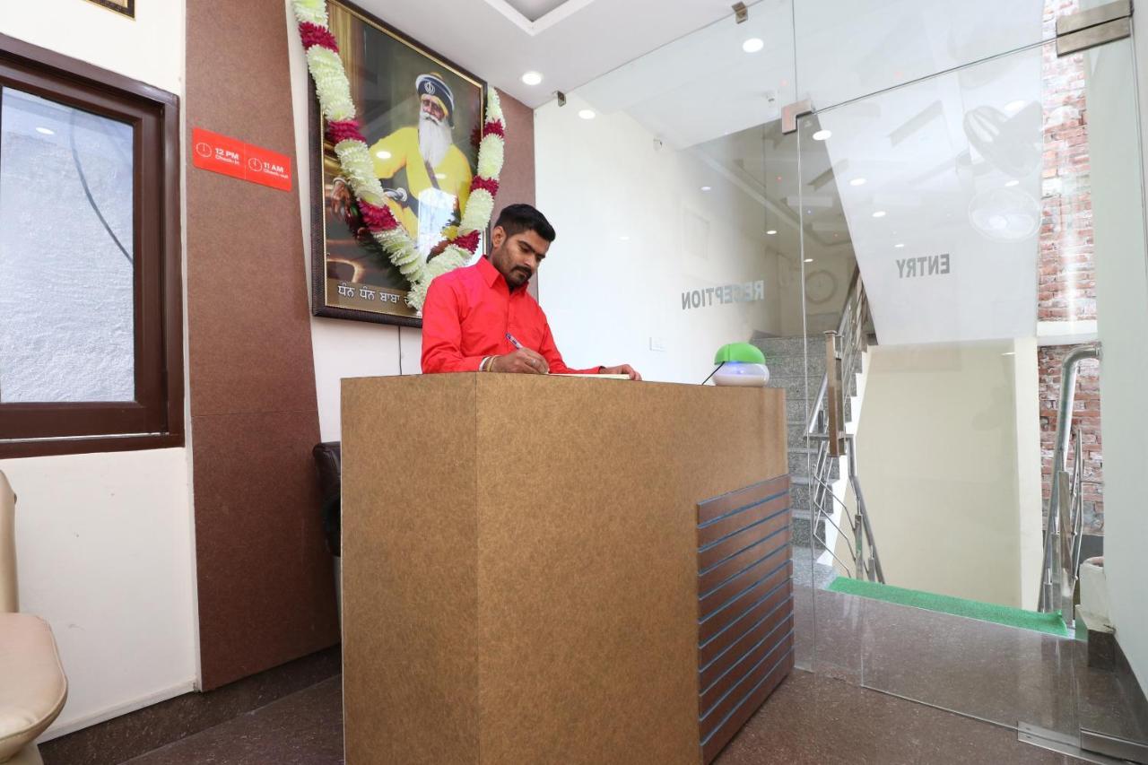 Oyo 23235 Roopmahal & Restaurant Amritsar