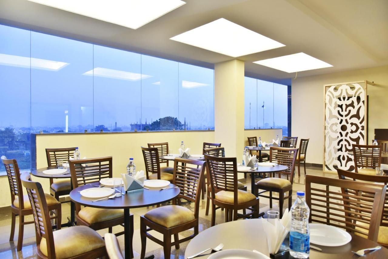 International 2 Min Walk From Bus Stand 3*