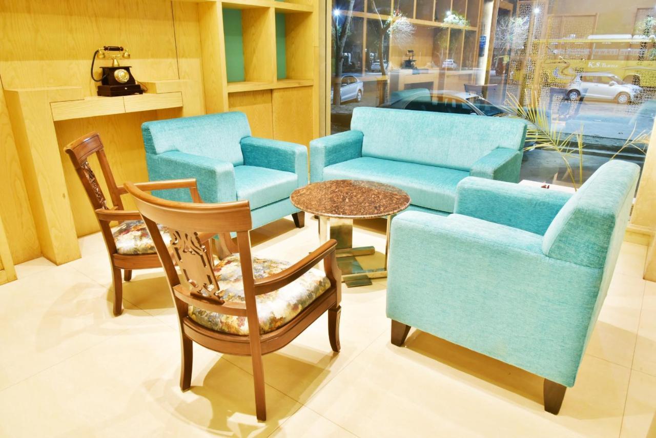 Hotel International 2 Min Walk From Bus Stand
