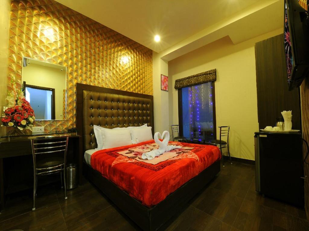 Pearl & Amritsar