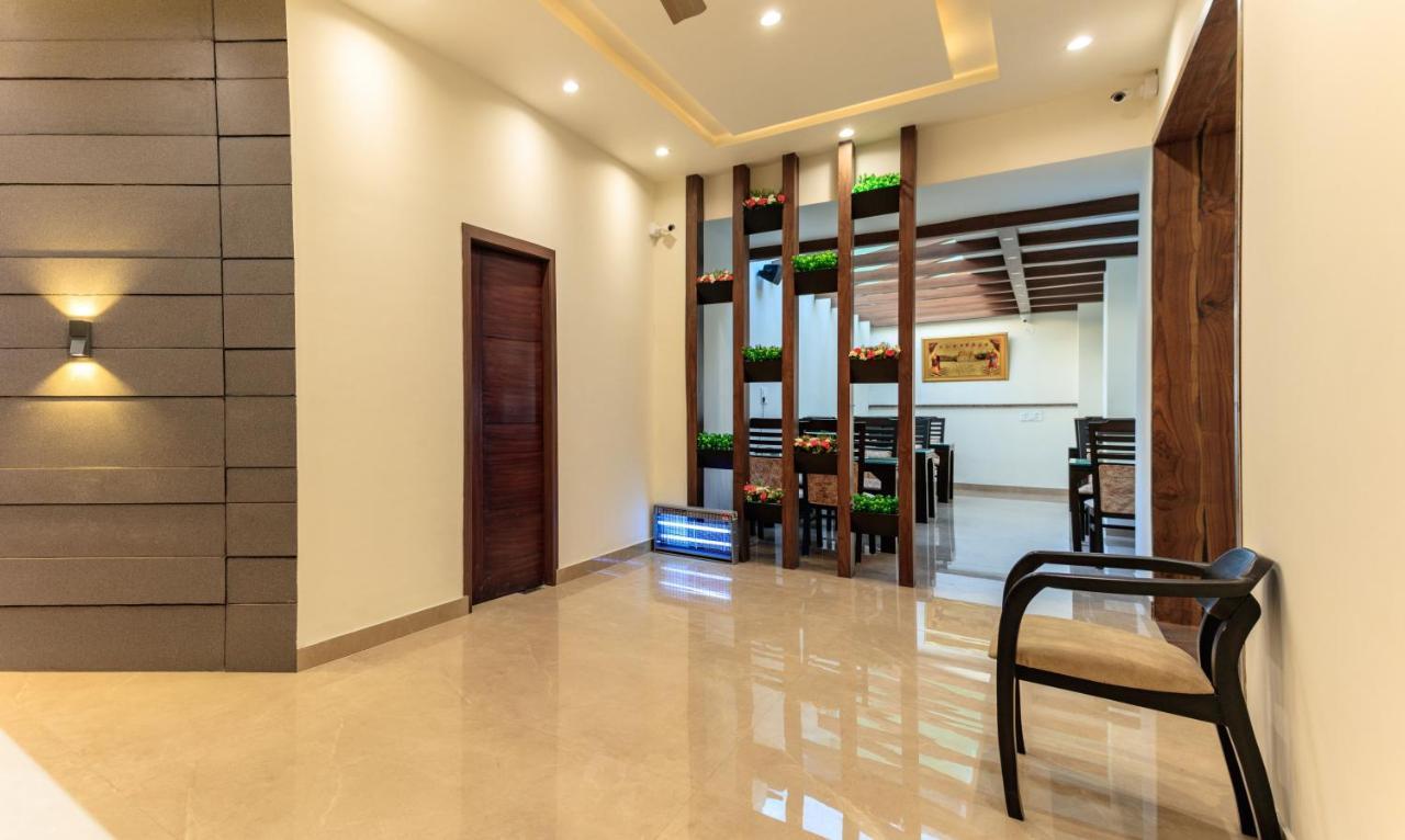 Hotel De Manora Homes - Unpretentious With A Garden , Posh Area Ranjit Avenue