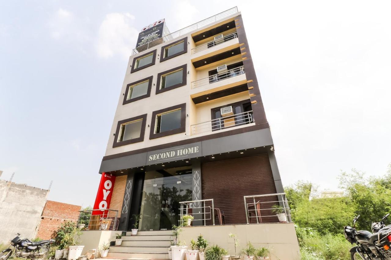 Oyo 40405 Second Hotel