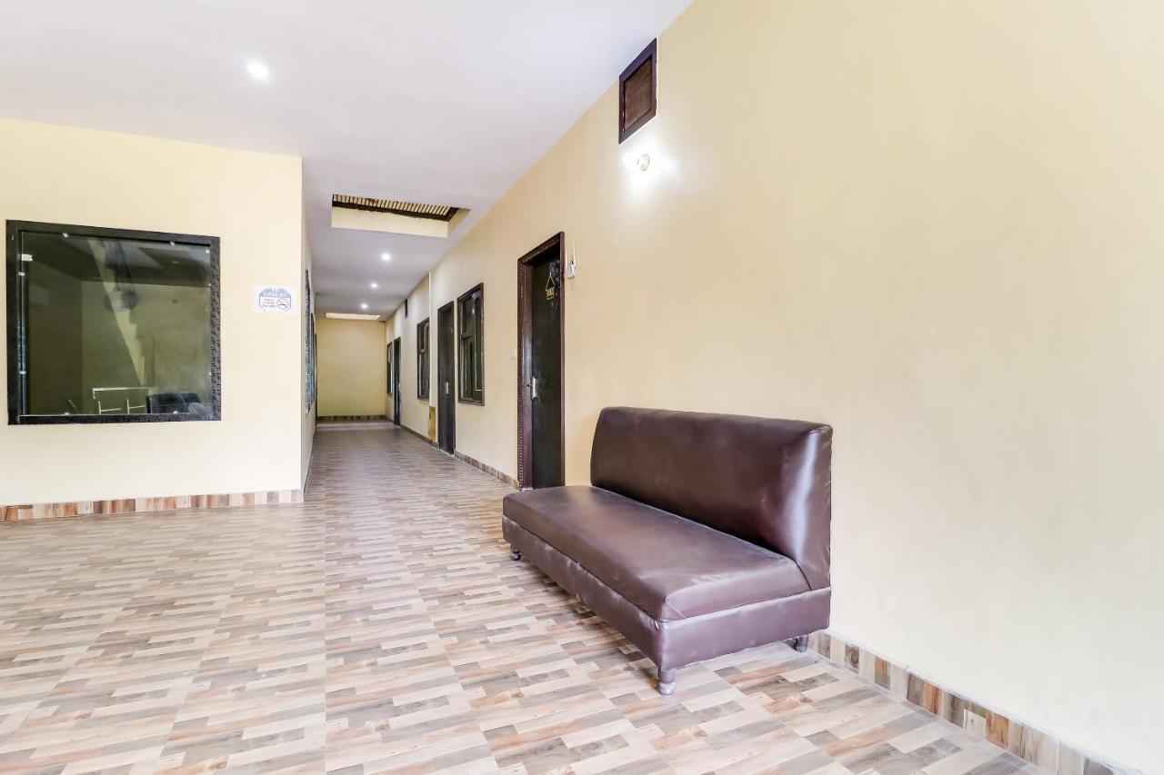 Hotel Oyo 40405 Second 3*