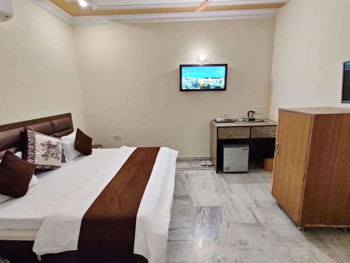 Vrinda Apartment *