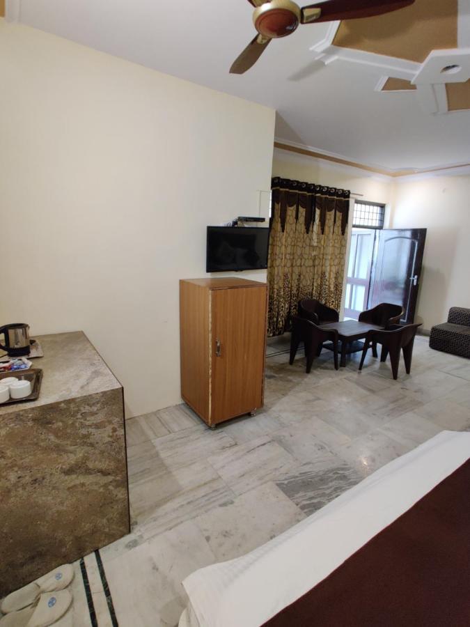 Vrinda Apartment *