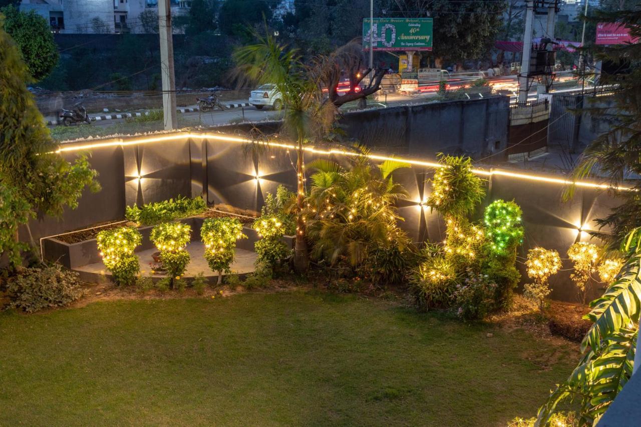 De Manora Homes - Unpretentious With A Garden , Posh Area Ranjit Avenue Amritsar