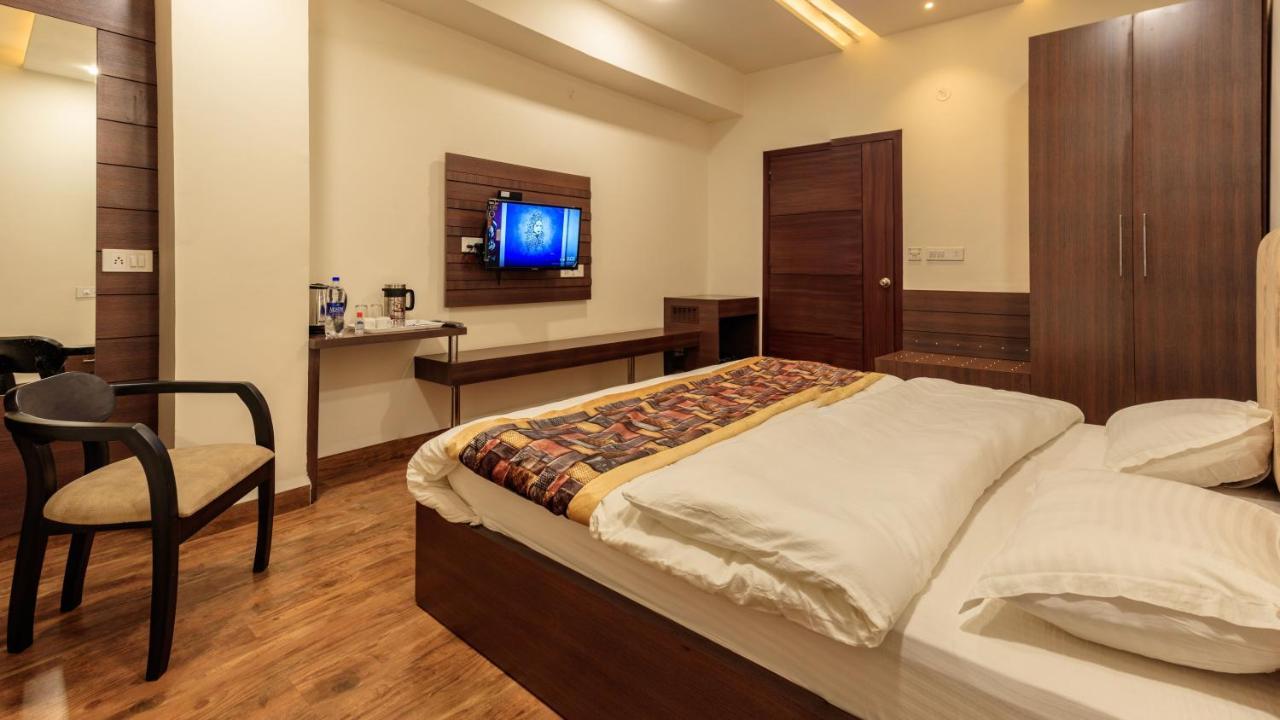 Hotel De Manora Homes - Unpretentious With A Garden , Posh Area Ranjit Avenue Amritsar