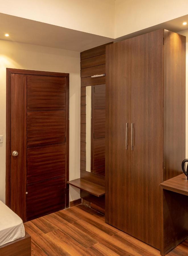 De Manora Homes - Unpretentious With A Garden , Posh Area Ranjit Avenue 4*