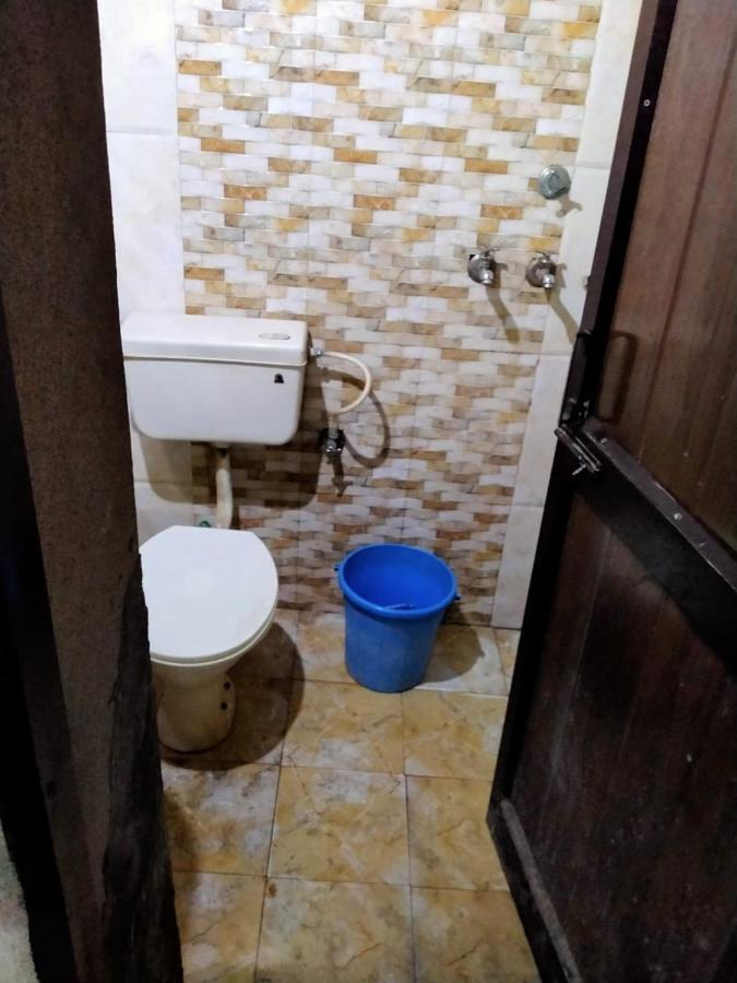 Guest house Sidhu Double Bed Attach Bathroom Amritsar