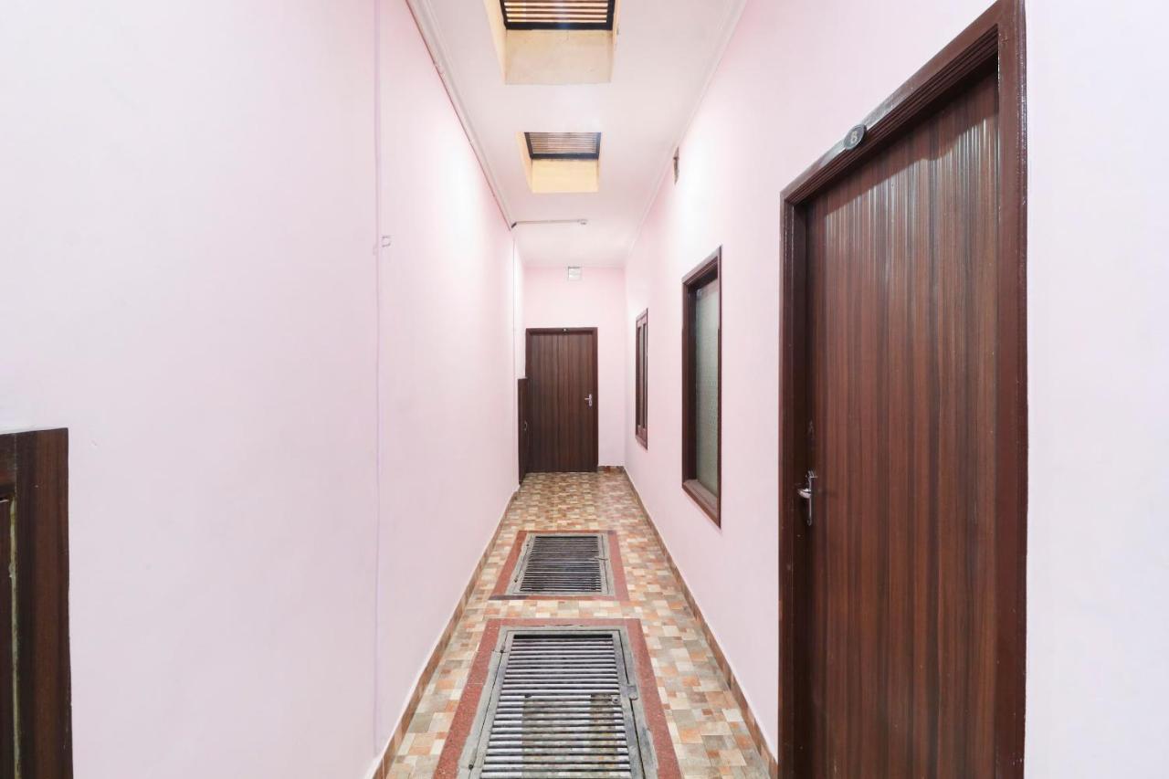 Oyo 12259 Radha Krishan 3*