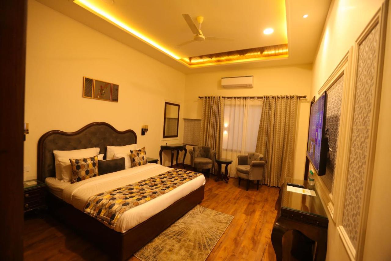 Housewood Villas *