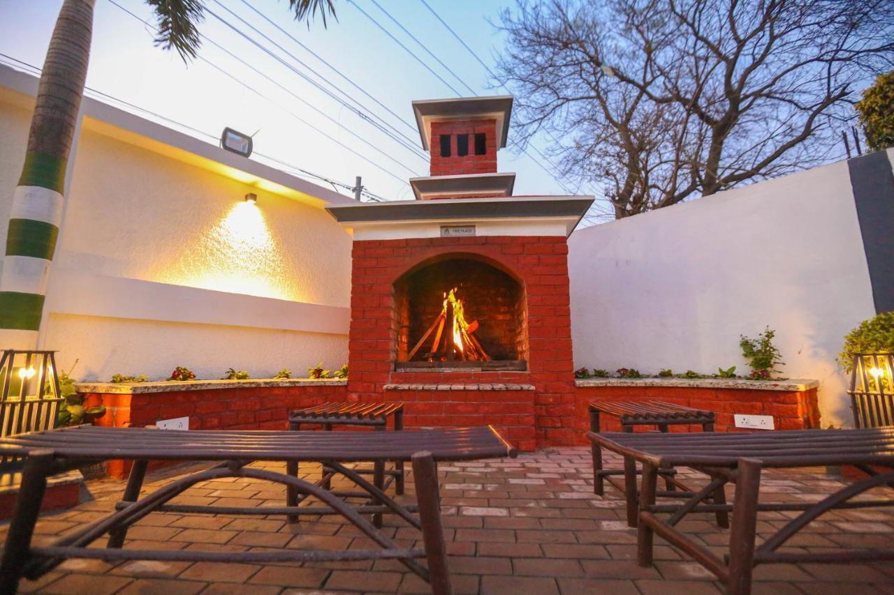 Housewood Villas Hotel *