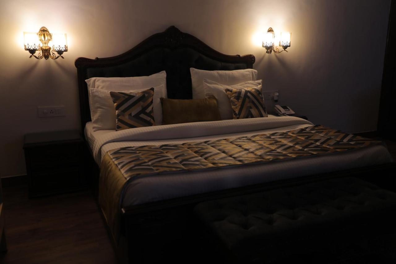Housewood Villas *
