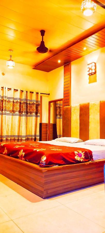 Hotel Revoli Walking Distance From Golden Temple Amritsar