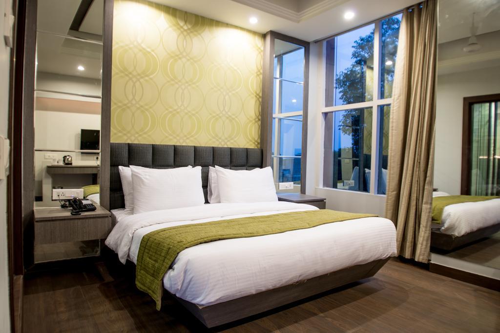 Narula's Aurrum Hotel 3*