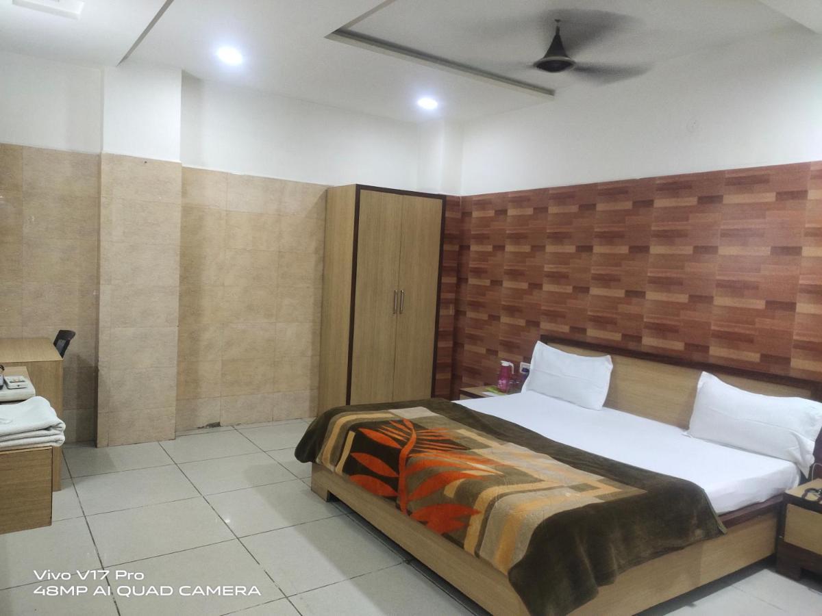 Hotel Raj Tirath Niwas