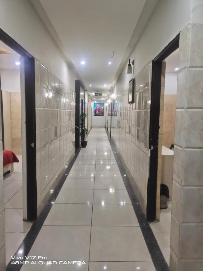 Raj Tirath Niwas