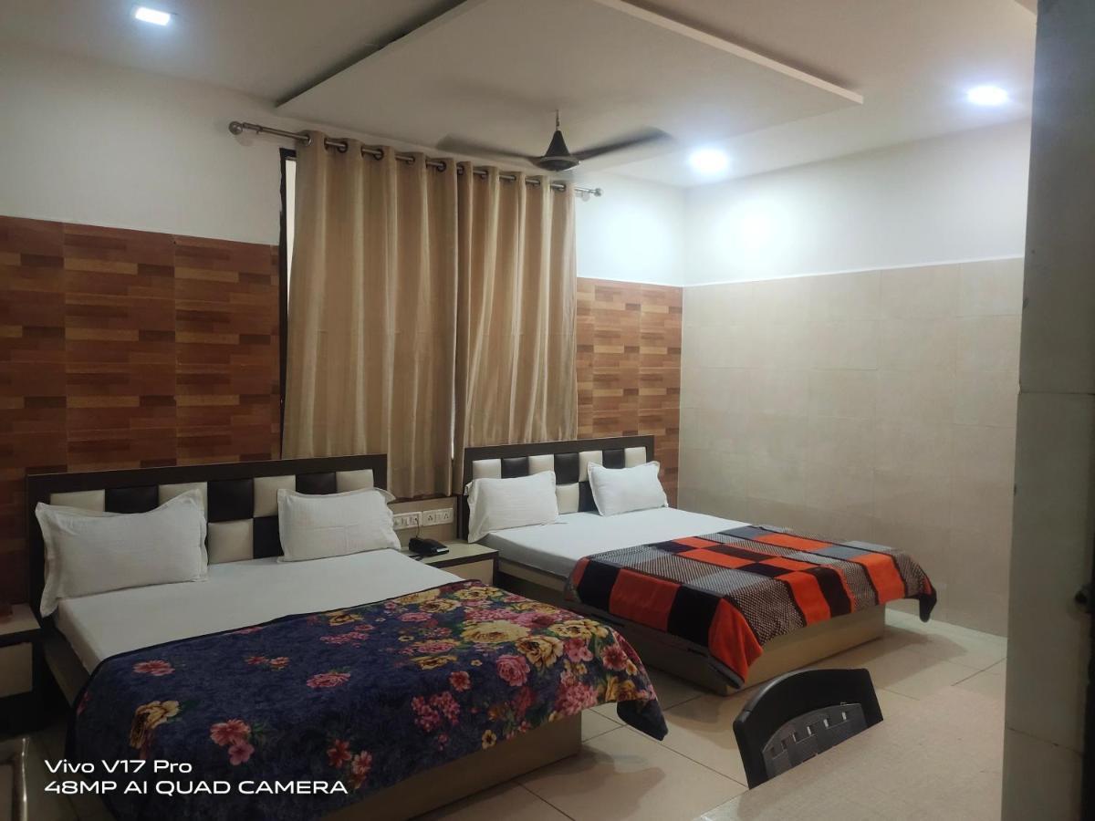 Hotel Raj Tirath Niwas