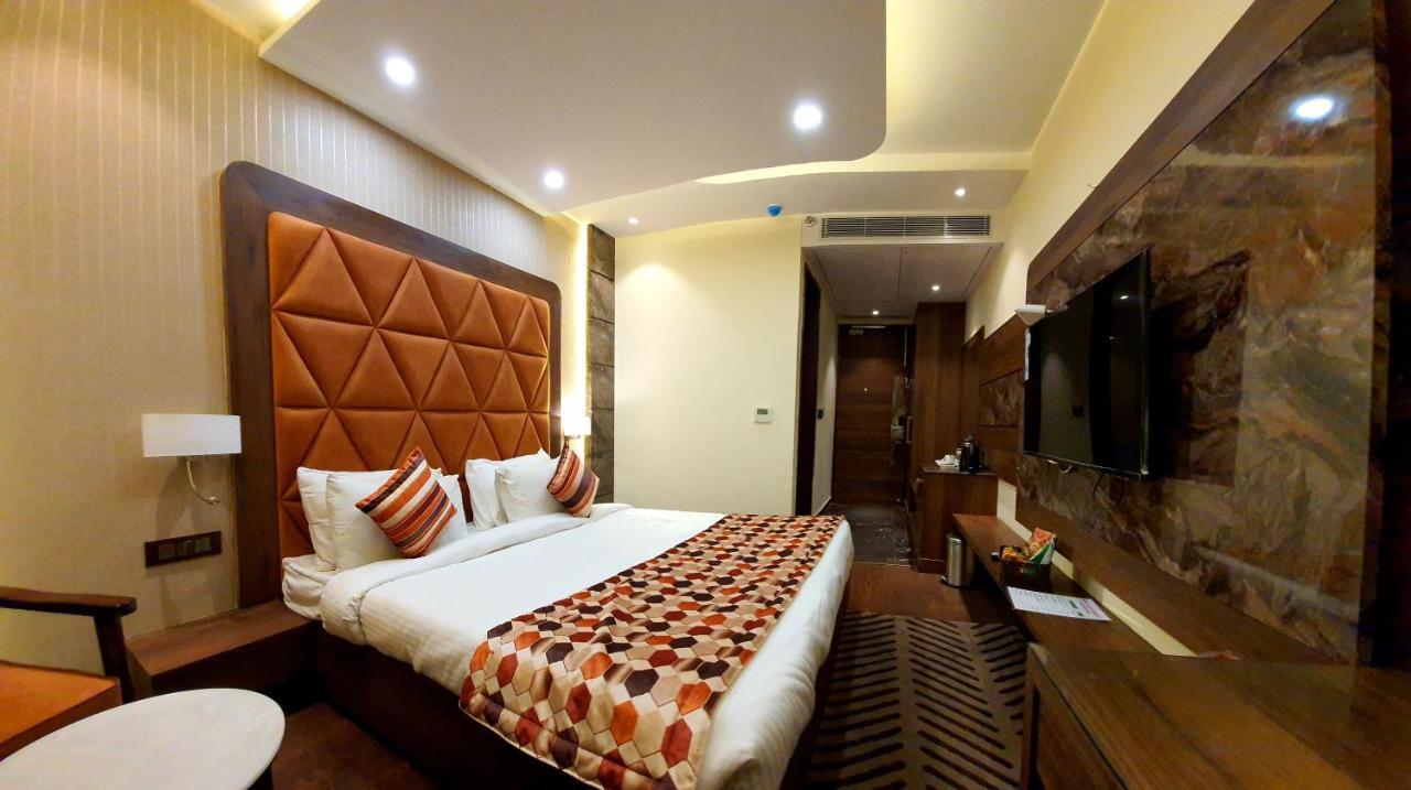 Makhan Residency Hotel