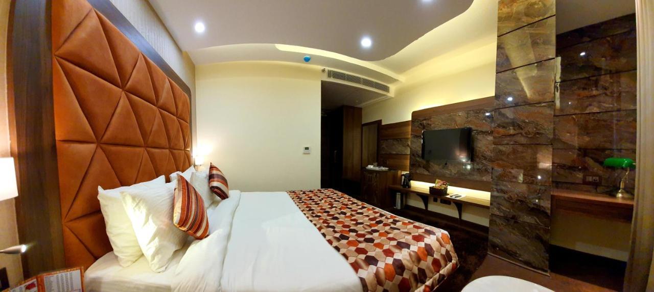 Makhan Residency Hotel