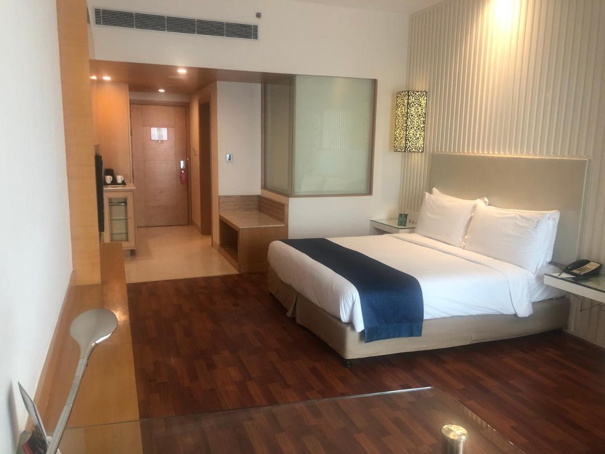 Hotel Ranjit Avenue By Ihg 4*