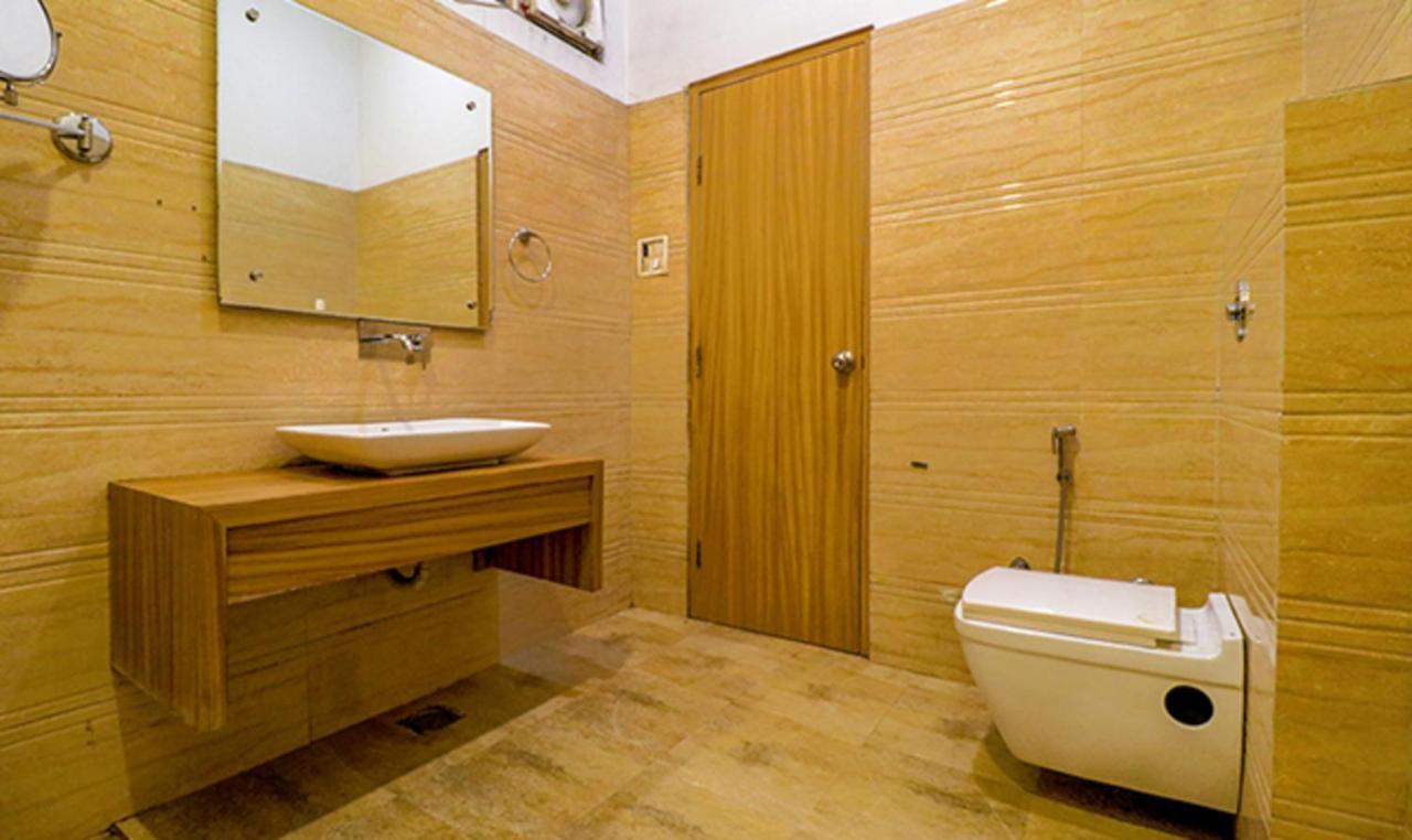 Hotel Fabhotel Ricky International