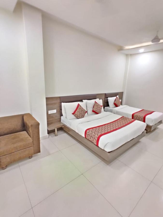 Super Collection O Near Railway Station Hotel 3*