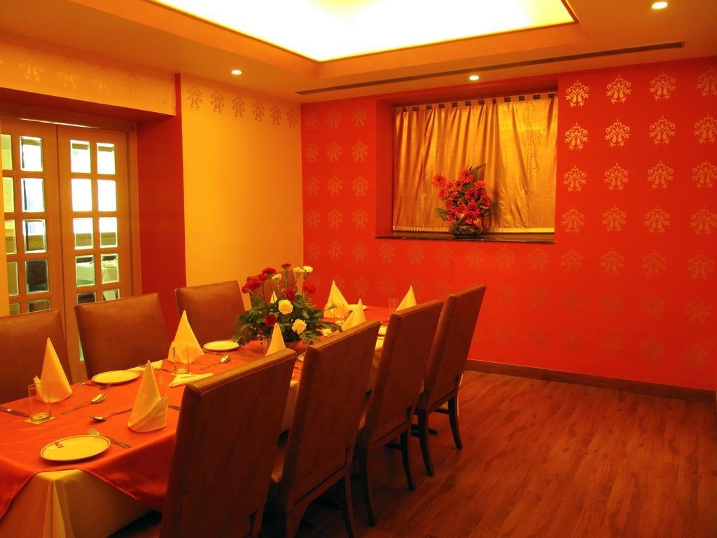 Ritz Plaza Hotel 4*