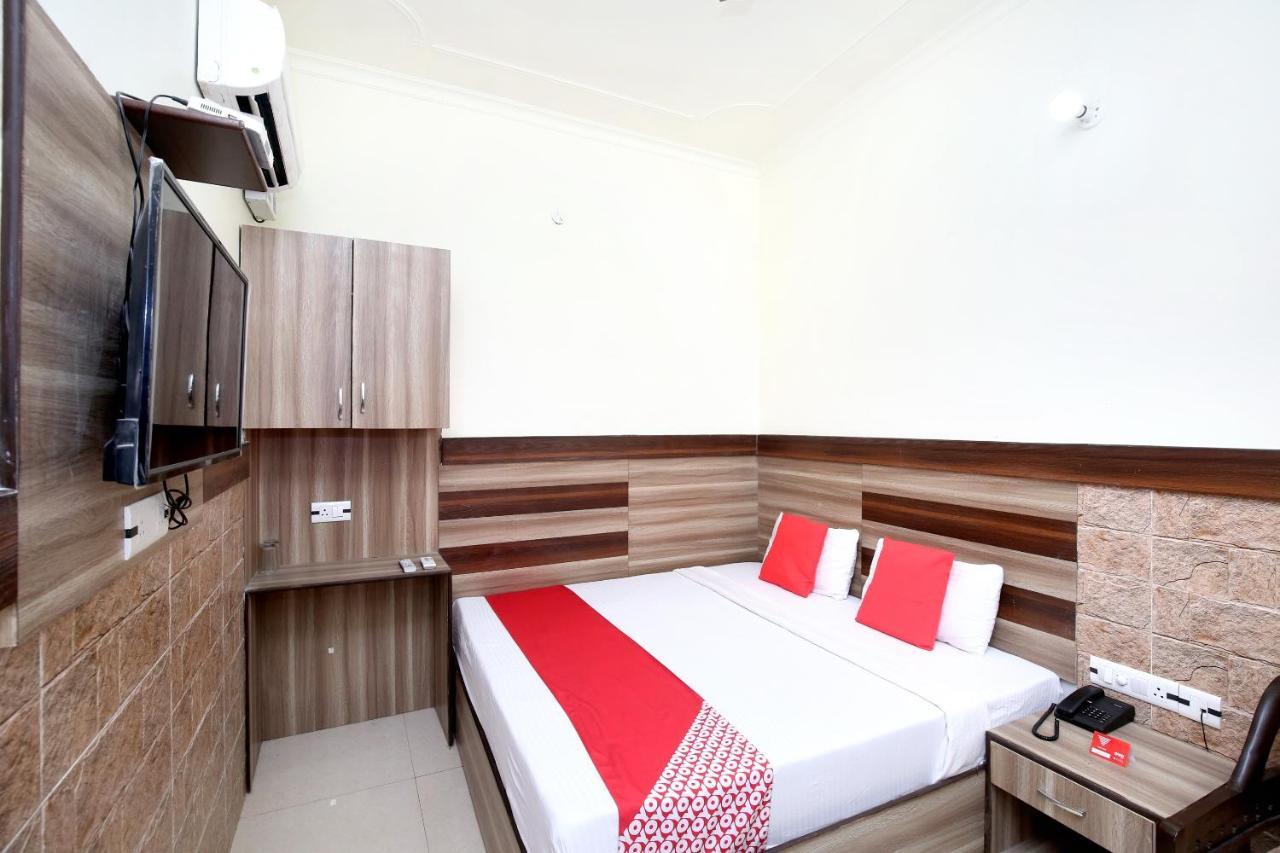 Oyo 14784 Angad Residency 3*