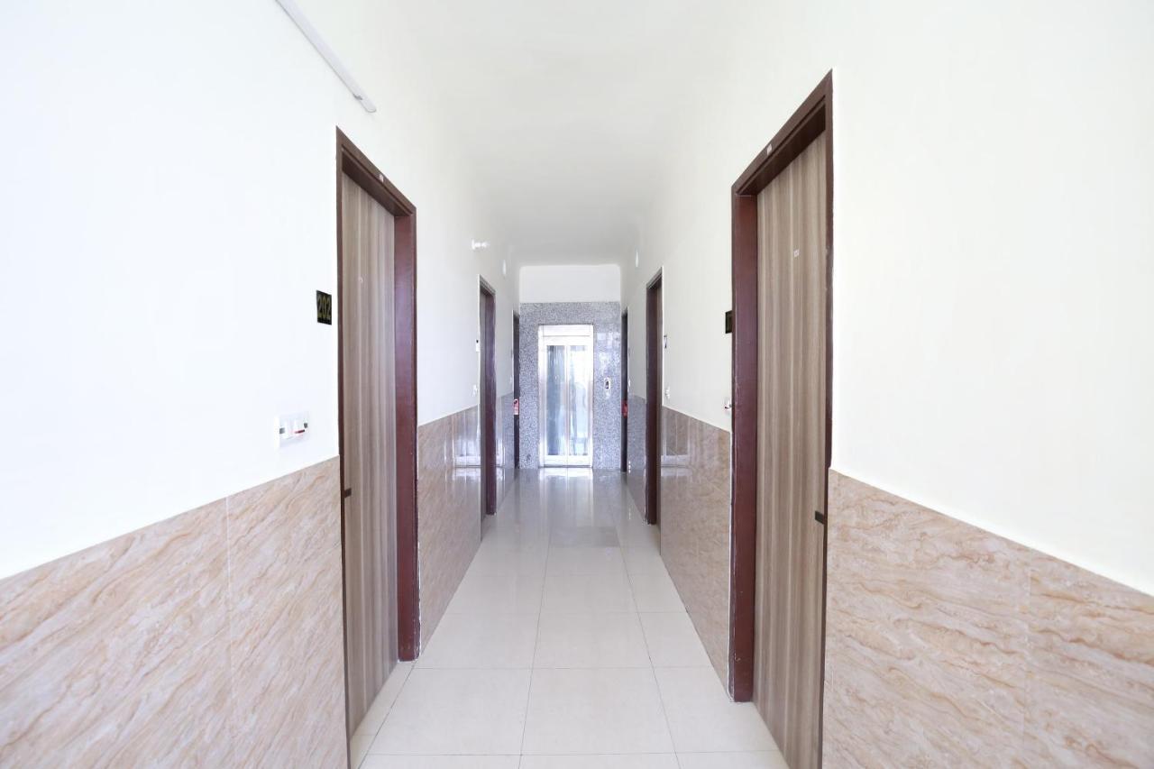 Oyo 14784 Angad Residency 3*