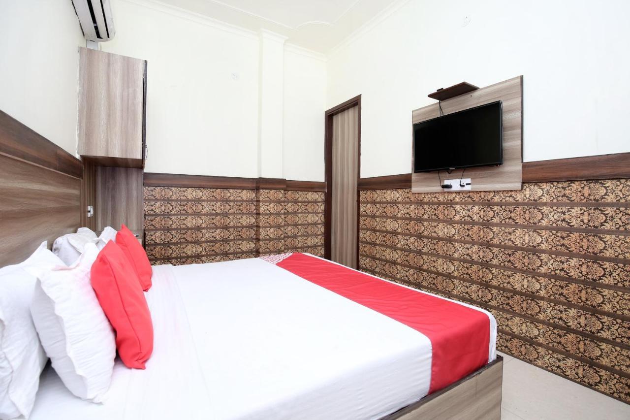 Oyo 14784 Angad Residency 3*