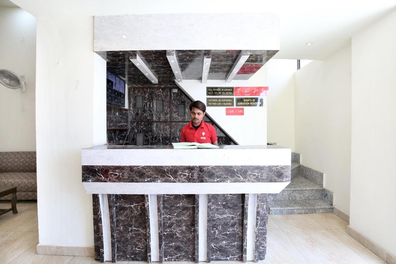 Oyo 14784 Angad Residency