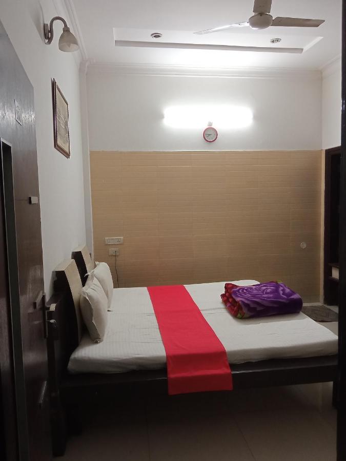 Gurjeet Guest House 50Mtr From Golden Temple 3*